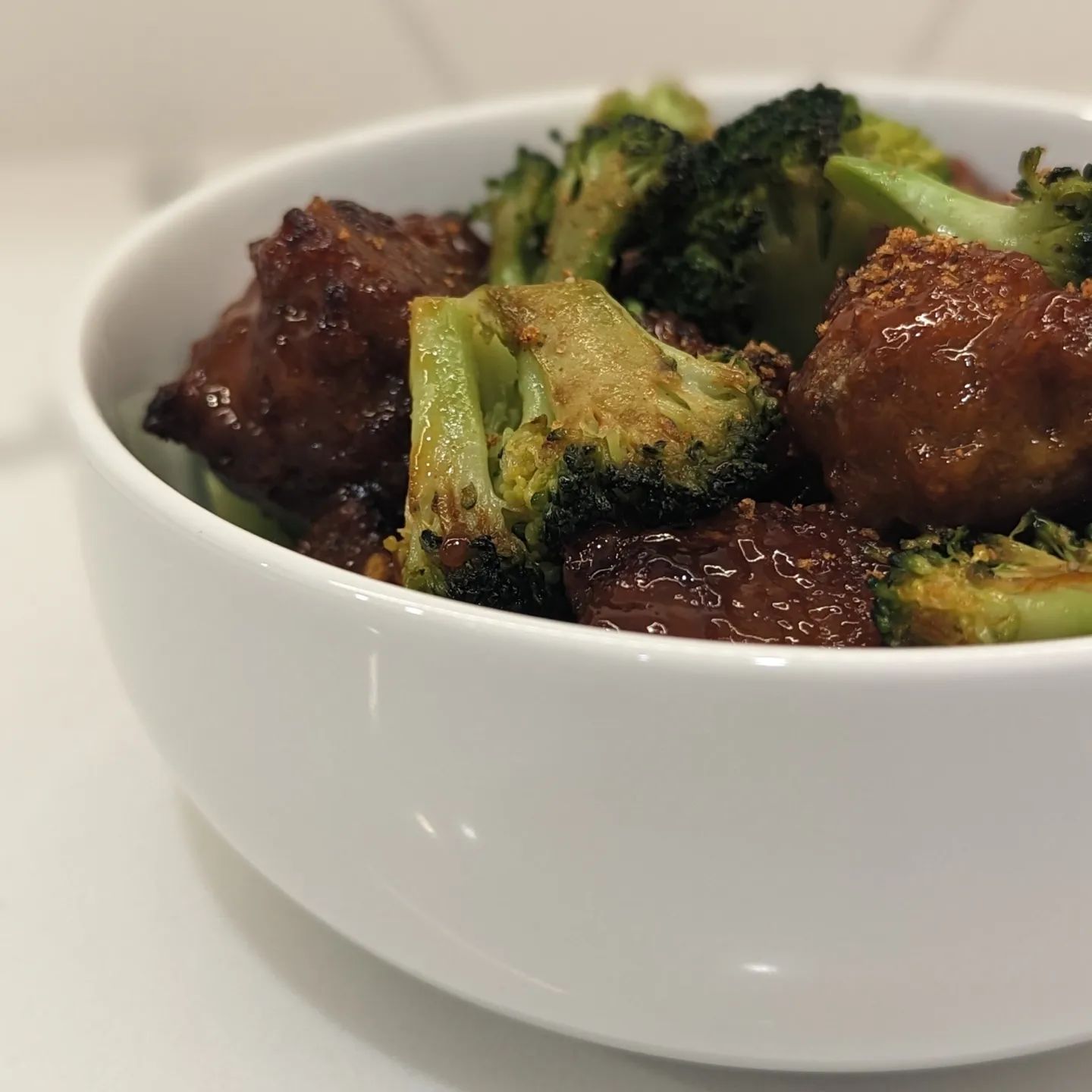 Firecracker turkey meatballs and broccoli. I have posted this recipe before, and it just hits the spot! Turkey meatballs in a sweet and spice sauce, low carb, high protein, and you can control the fats with how much butter you use with the broccoli. The sauce is @primalkitchenfoods Buffalo sauce, @swervesweetie Brown sugar, apple cider vinegar and some chili flake. I added a bit of @neilsarapAsian rub at the end to the sauce and seasoned the broccoli in the same rub, sauteed with butter. #meatballs #turkeymeatballs #groundturkey #roastedbroccoli #healthydinner #dinnerideas