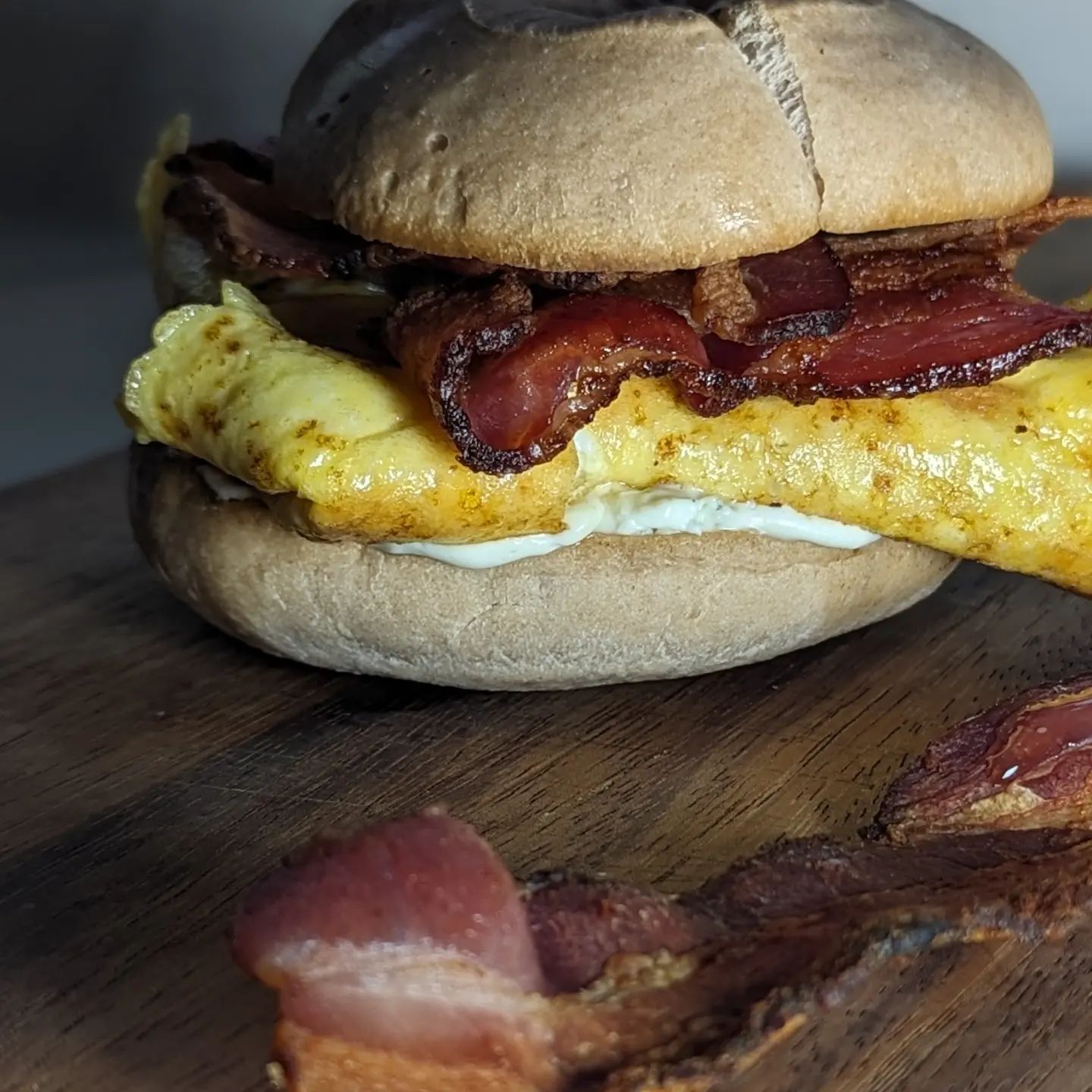 Breakfast BagelThis is a @carbonautbaking plain Bagel, n toasted with some butter.Then loaded with a layer of cream cheese, one scrambled egg that I folded around a slice of cheese, topped with bacon, and served with a side of extra bacon. Yes, I did cook the egg in the bacon fat. This bacon happens to be my @pepperexchangeChipotle bacon, which is absolute perfection.#breakfastsandwich #baconandeggs #sideofbacon #weekendbrunch #weekendvibes #chipotlebacon