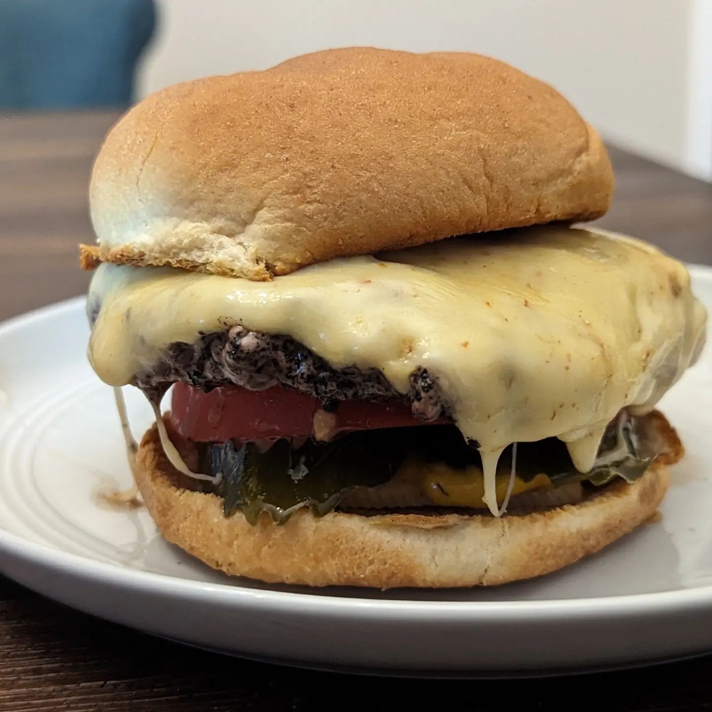 Kicking off labor day weekend with a cheeseburger. Saddened by the news about Jimmy Buffett, definitely going to need to honor him with burgers and tequila this weekend. This simple cheeseburger has pickles, tomato, cheese, mustard and a bit of jalapeno artichoke dip.Burger grilled over @bearmountainbbq Bourbon blend and seasoned with @meatmitch steer seasoning. #cheeseburgerinparadise #cheeseburger #bearmountainbbq #labordayweekend