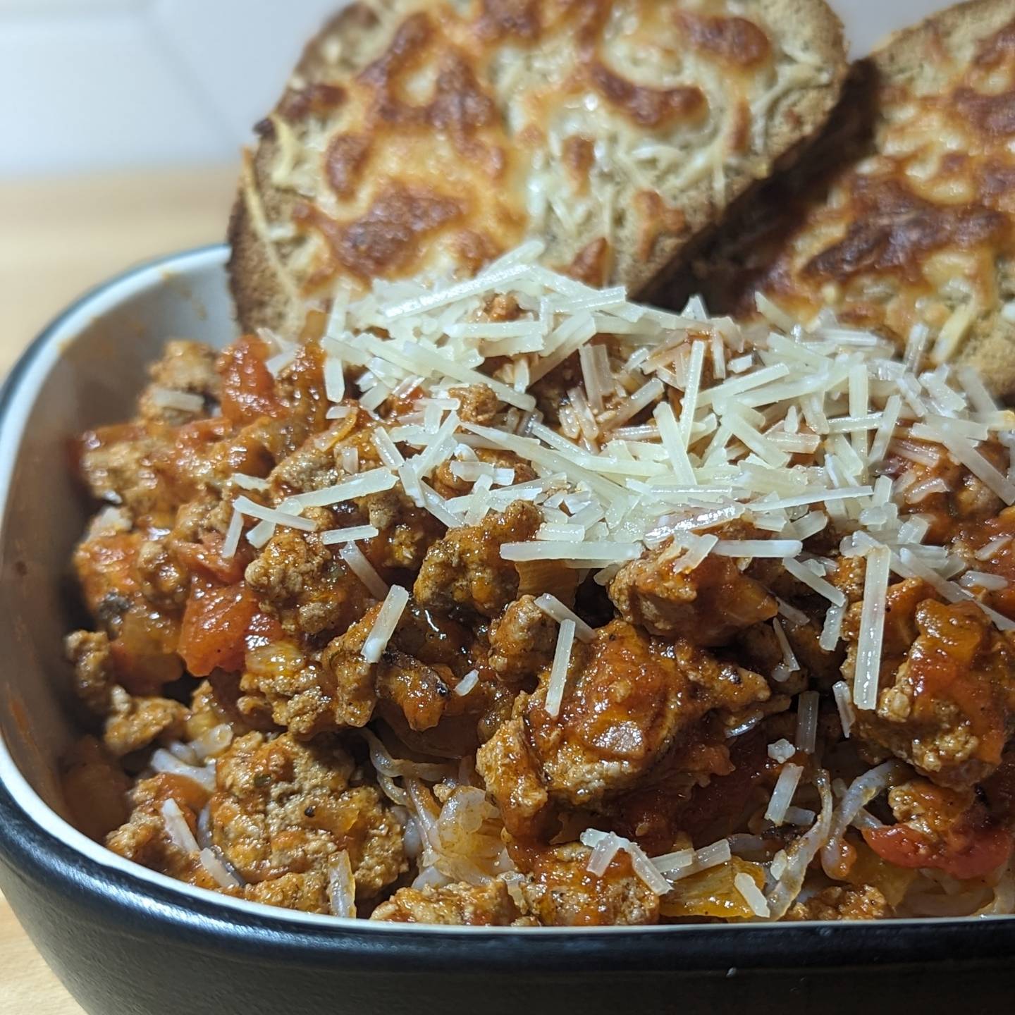 Spaghetti and garlic bread with a little dessertI'll start with the sauce. In a pan I cooked some bacon and yellow onion, cooking it till the bacon was crispy and the onion just past translucent, then I mixed in ground turkey and seasoned everything with @spiceology pizza seasoning. Once the turkey was browned, I added @raoshomemade marinara and let it all come together.The noodles are @miraclenoodle cooked per the instructions, but with a little butter and pizza seasoning. The bread is @paleotreats baller bread buttered, then topped with crushed garlic, mozzarella, some @spiceology truffle parmesan and parmesan cheese. For dessert I had the @paleotreats cacoanow! This whole meal was fantastic, full of protein, and absolutely delicious. #spaghetti #garlicbread #lowcarb #meatsauce #desserts #dinnerplan #mealideas